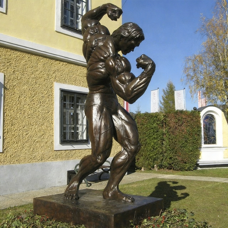 Sculpture masculine musclée en bronze grandeur nature