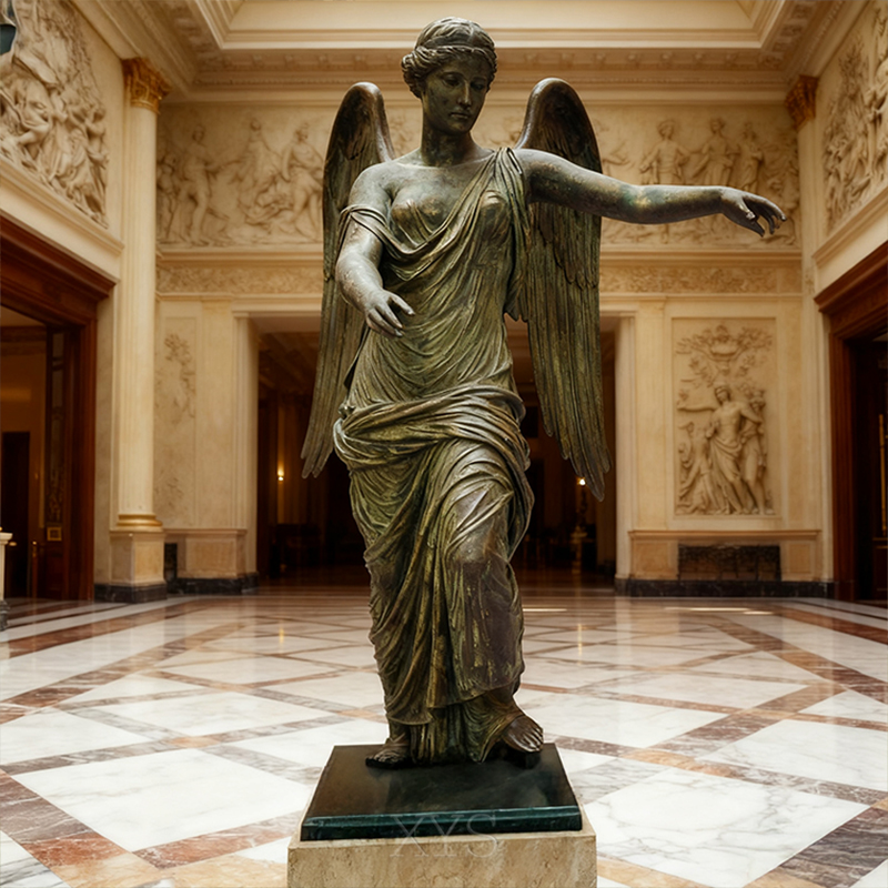 Sculpture de déesse Nike ailée d’intérieur en bronze
