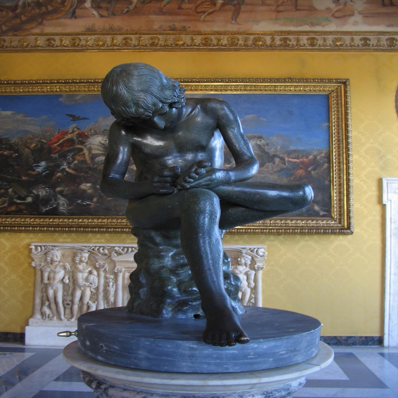 Sculpture humaine en marbre d'extérieur durable d'un garçon tirant une épine de son pied, design européen